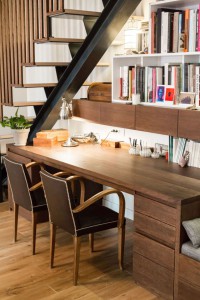 table en bois chene massif, faite sur mesure pour un appartement a Paris